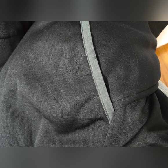 Black Under Armour Hoodie, Youth XL - Picture 4 of 5